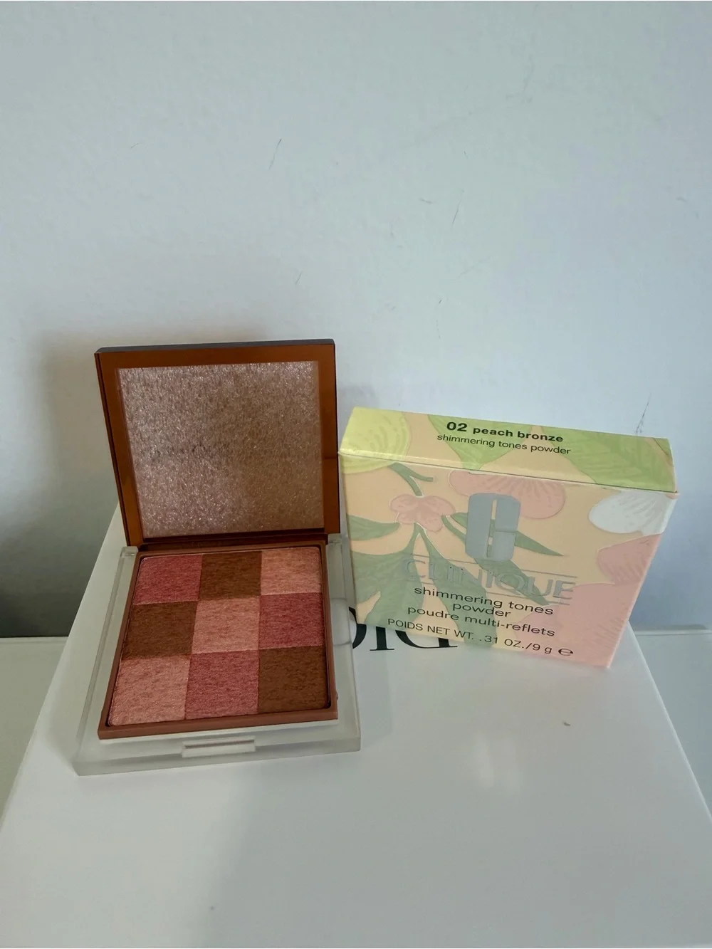 Clinique Shimmering Tones Powder in 02 Peach Bronze